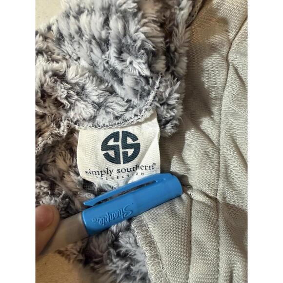 Simply Southern Sherpa 1/4 Zip Pullover Womens Size Medium Gray Pink Plaid Trim - Picture 10 of 13